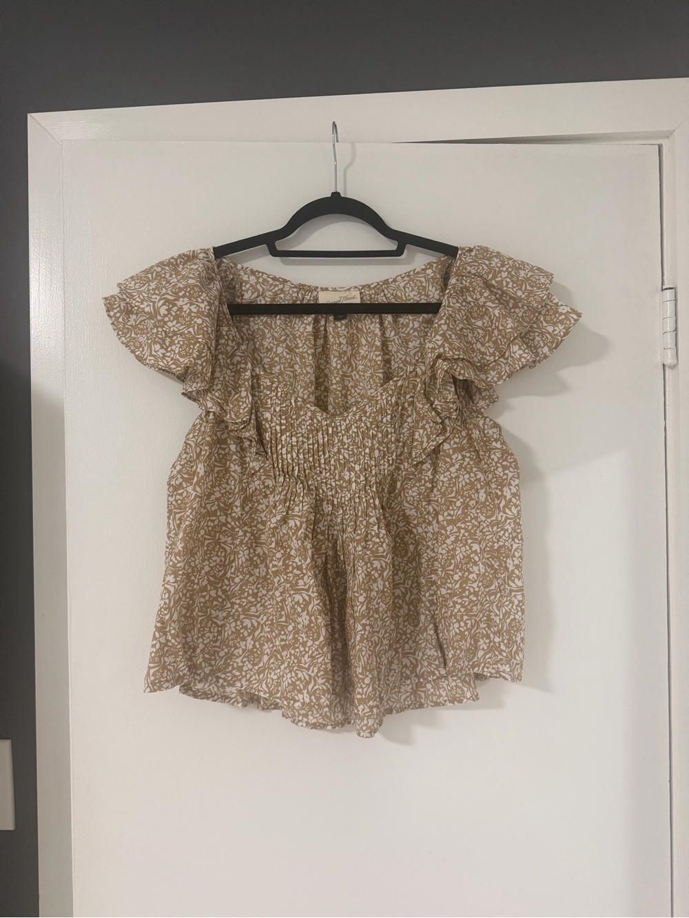 Universal Thread Beige Floral Smocked Ruffle Sleeve Camisole